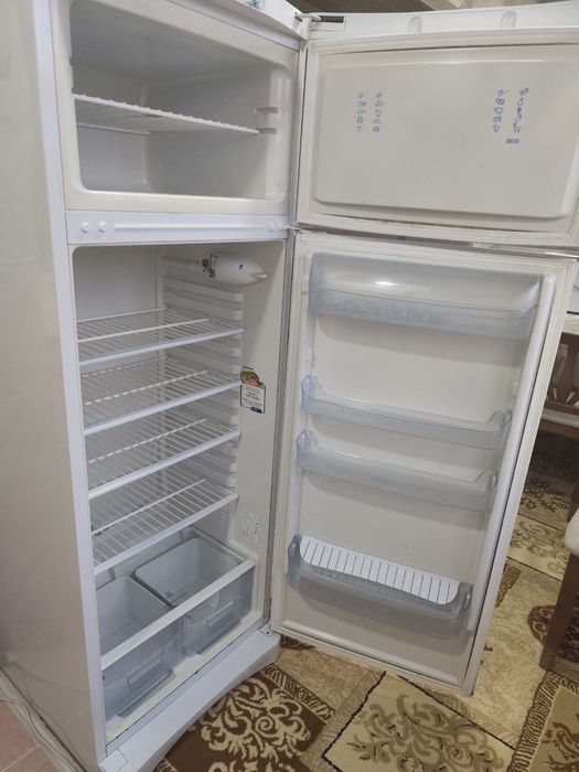 Холодильник  Indesit