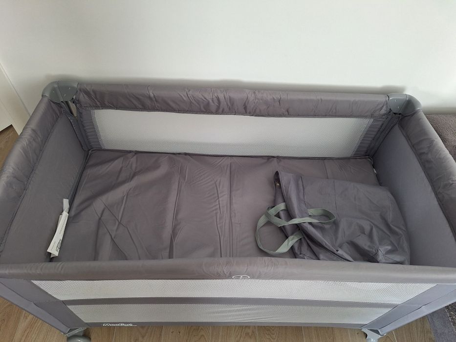 Patut Turistic Pliabil idealSTORE, Constructie Metalica Solida, 2 Fete de Plasa, 2 Etaje, Protectie dubla impotriva plierii, Include Geanta de transpo