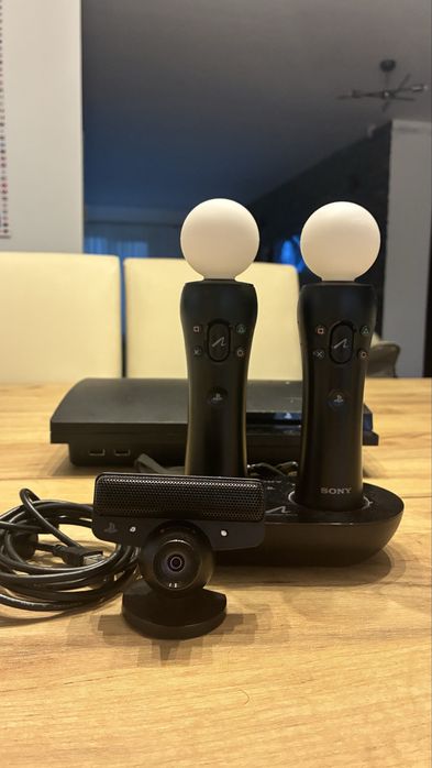 Pachet premium Playstation PS3 Slim + 2 controllere wireless Dual Shock 3 + kit PS Move (2 controllere + camera) + 2 docking stations + 18 jocuri