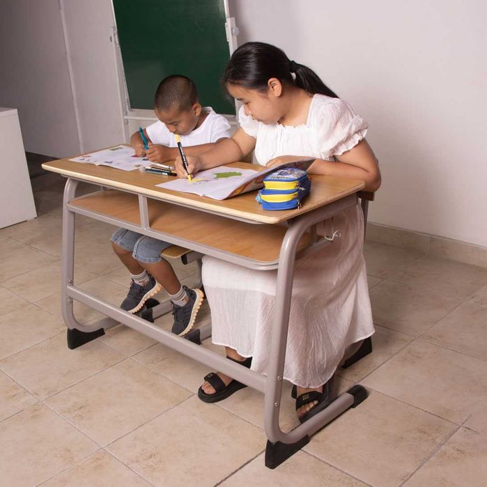 Школьная парты со стульями, школьные стулья