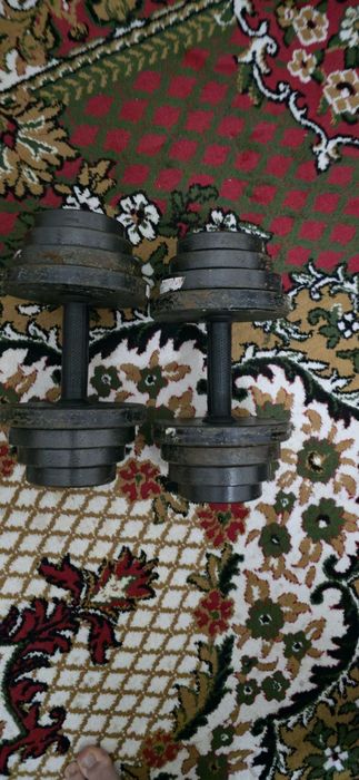 Продаються гантели