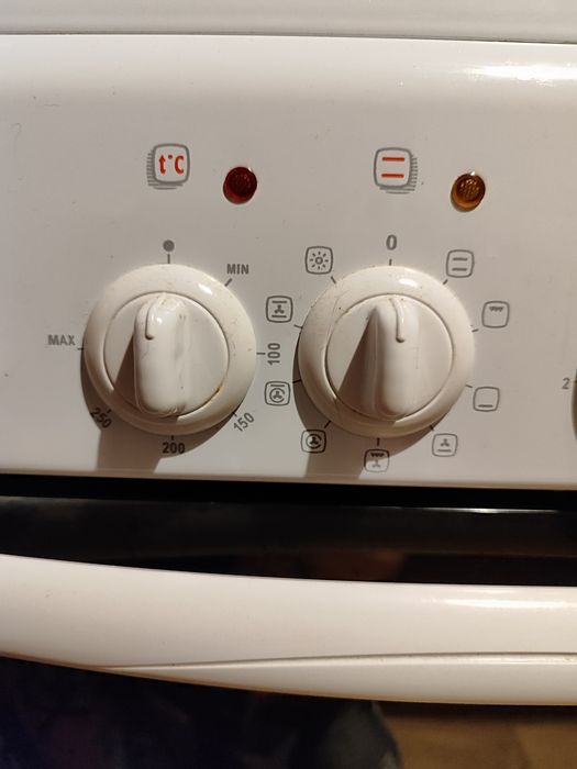 Продам срочно электроплиту б/у  в отличном состоянии