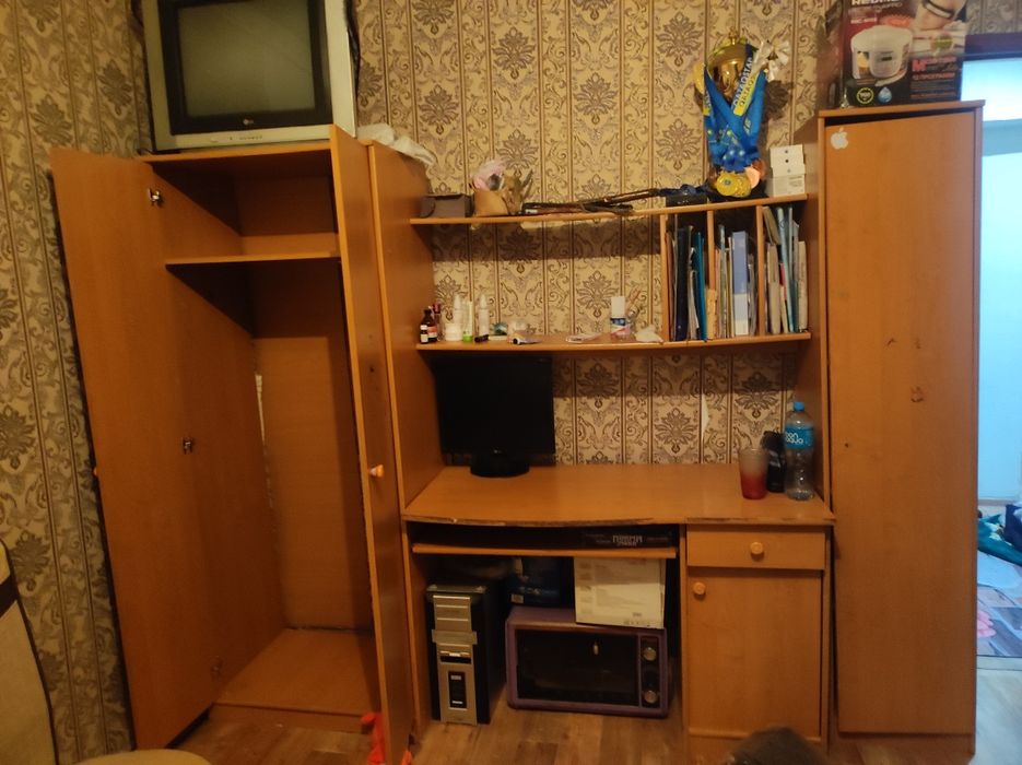 Шкаф сатылады. Ұсталынған. Орташа жағдайда.