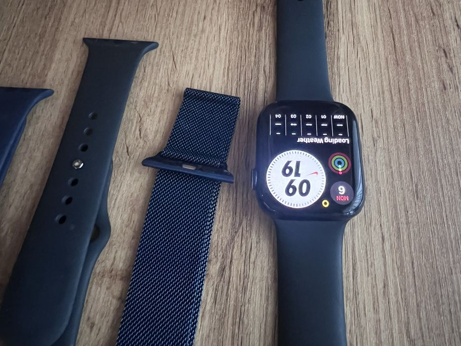 Apple watch 8 negru, 45 mm + 5 curele