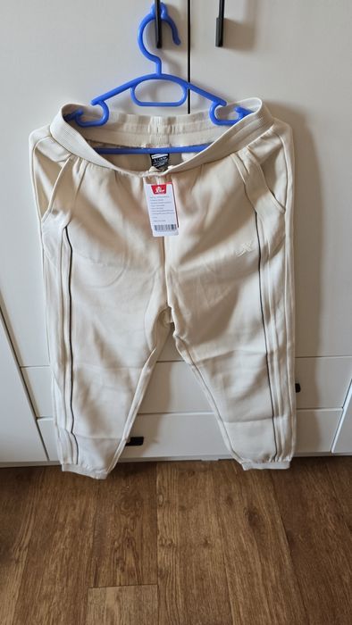 Новый брендовый костюм.