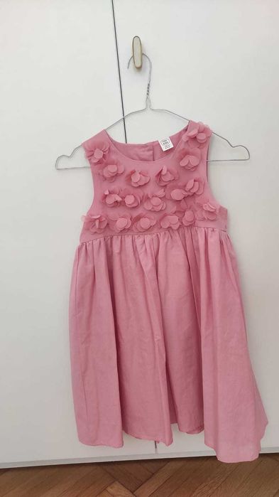 Rochie roz flori aplicate, masura 134 cm