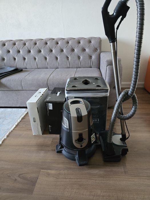Продам пылесос Roboclean Aura