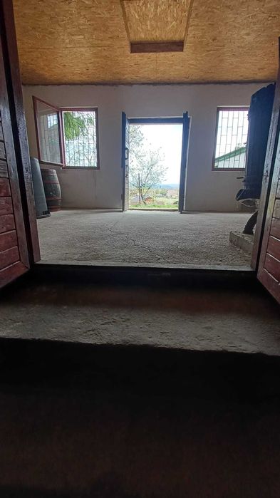 Pivniță cu cramă de vânzare