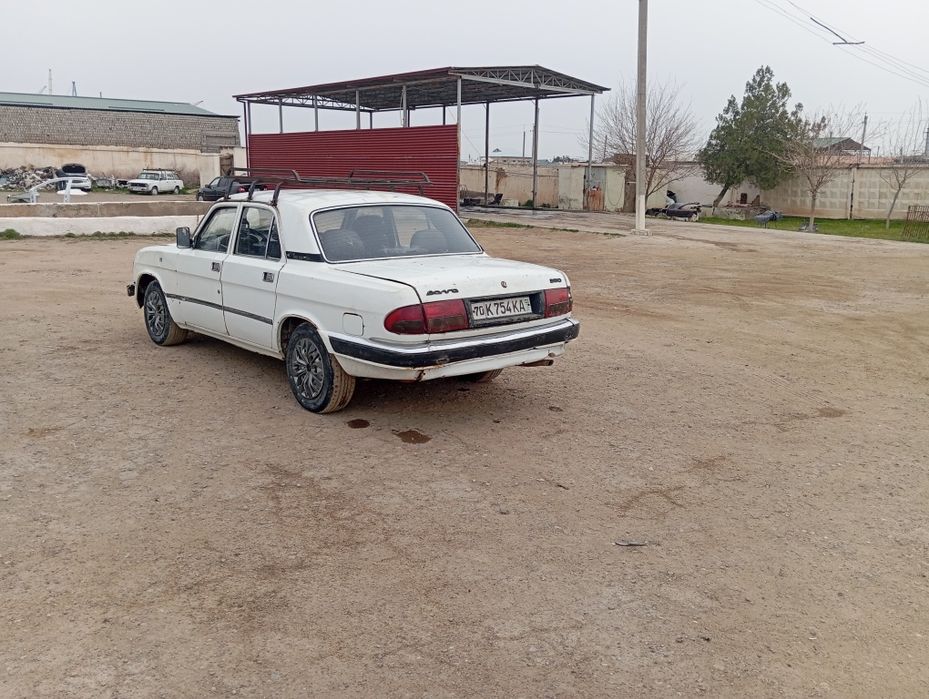 Волга 31 10 Бор йуриб Турган    машина