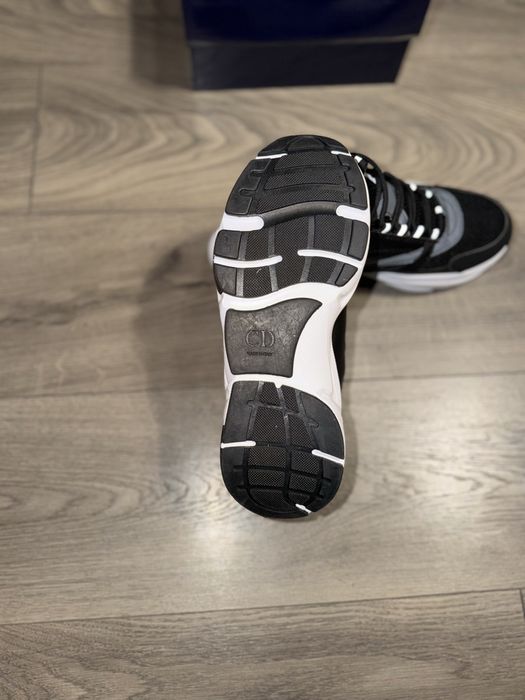 Dior B22