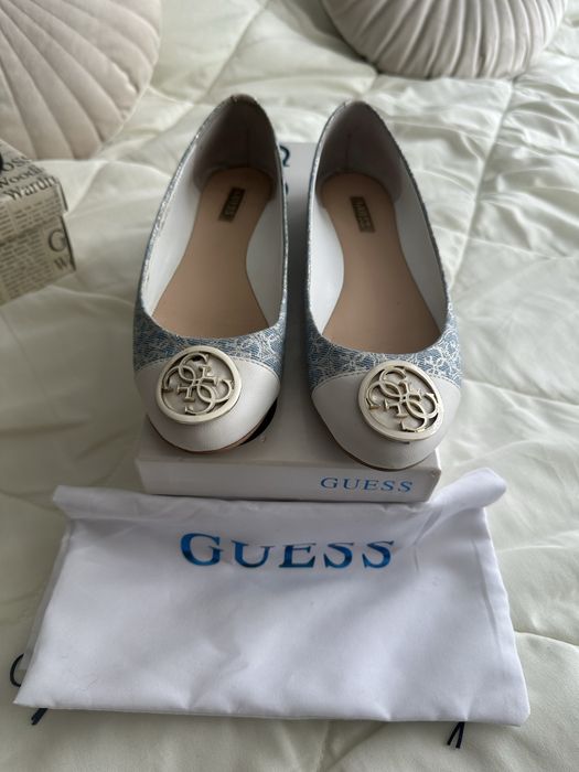 По договаряне Blumarine, Guess, Scarperia дамски сандали, балеринки/пантофи и лоуфъри