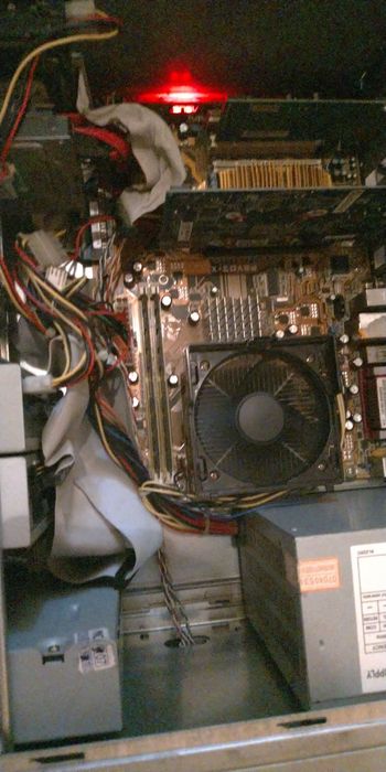 Desktop + monitor LG Baicoi • OLX.ro