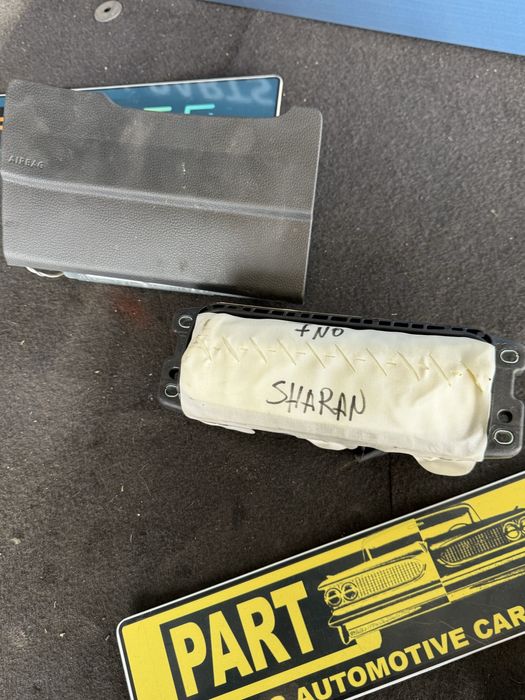 Airbag пасажерски от табло и в краката 7N0880204 b 7n2880841