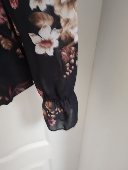 Елегантна блуза с презрамки и паднал ръкав