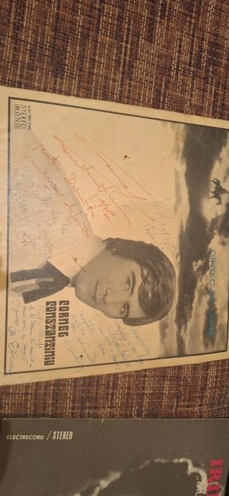 Vând pick-up și discuri de vinil vechi