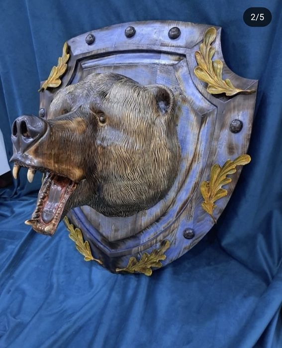 Резной медведь из дерева