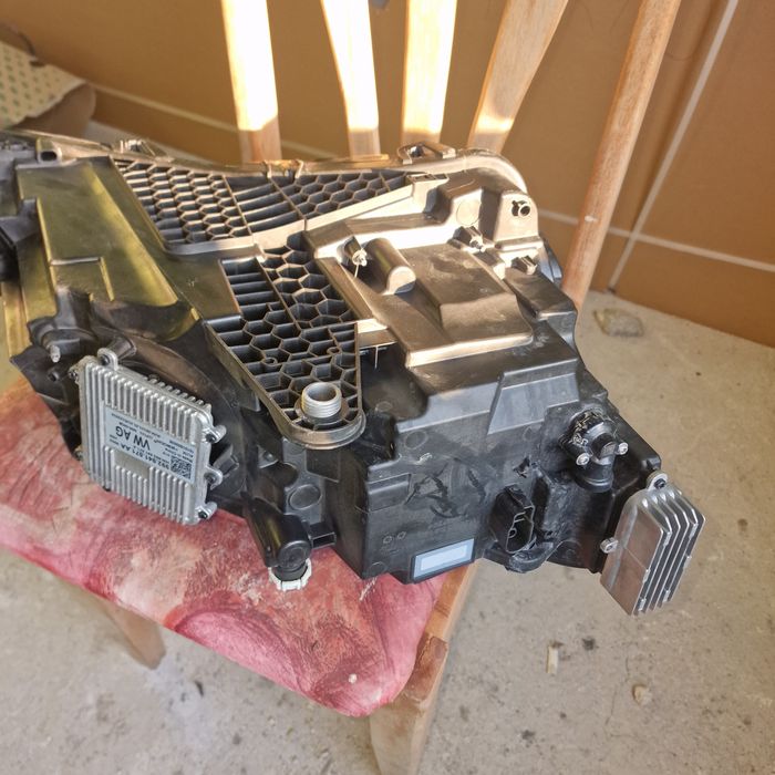 Skoda Superb face 2021 ляв фар