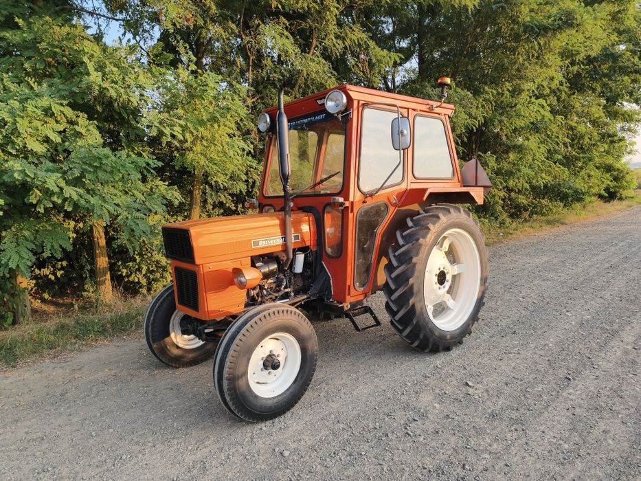Tractor Universal 445 in stare foarte buna de funcționare