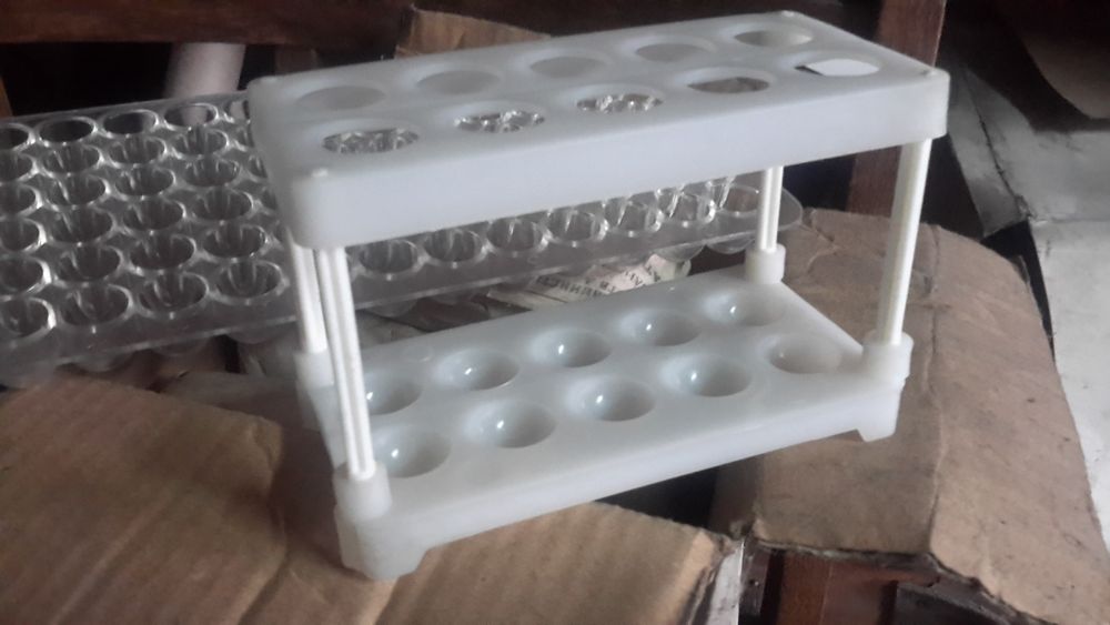 Продам штативы новые