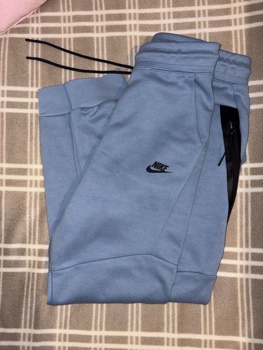 Оригинално мъжко долнище Nike – размер M, светлосиньо