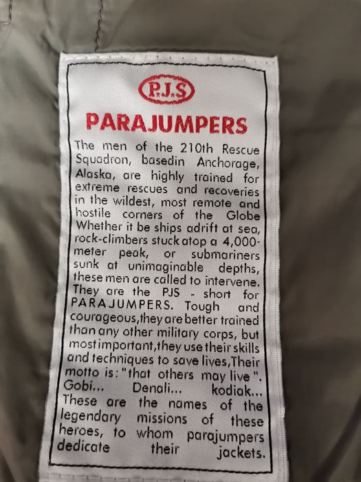 Vand haina PARAJUMPERS de dama marimea L