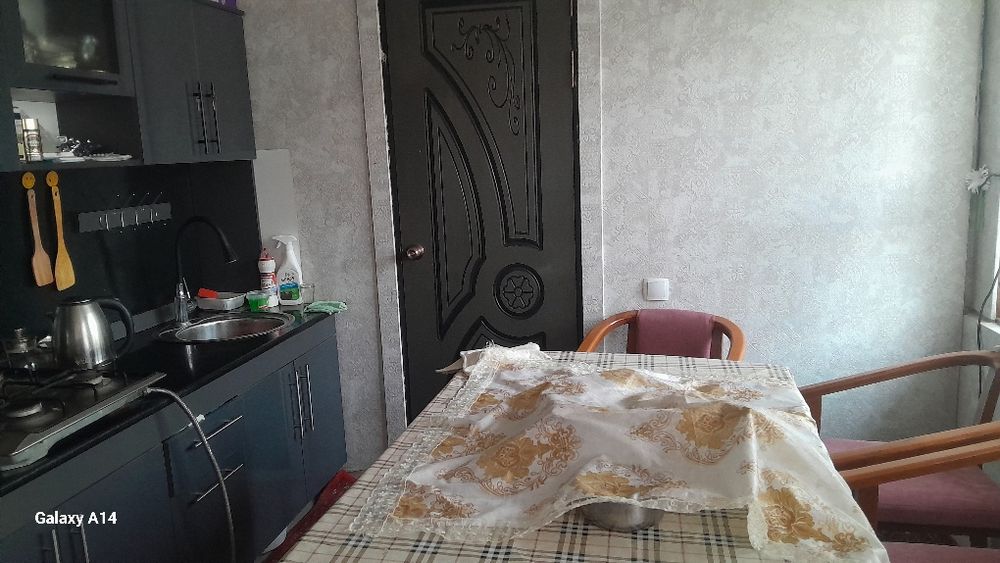 Qizlani kvartiraga qoyaman