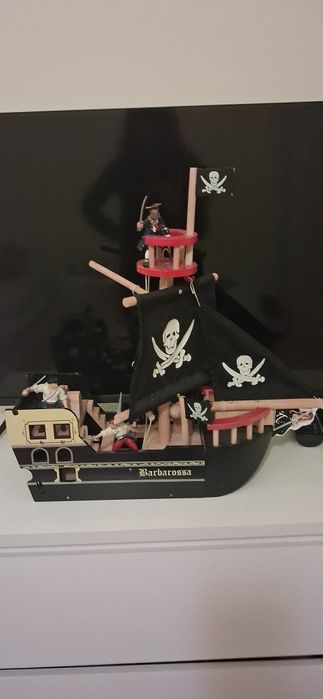 Дървен пиратски кораб