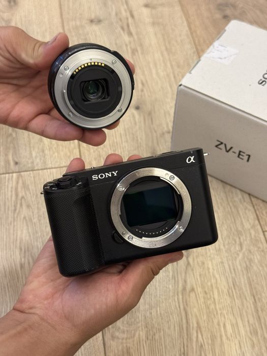 Видеокамера Sony ZV E1