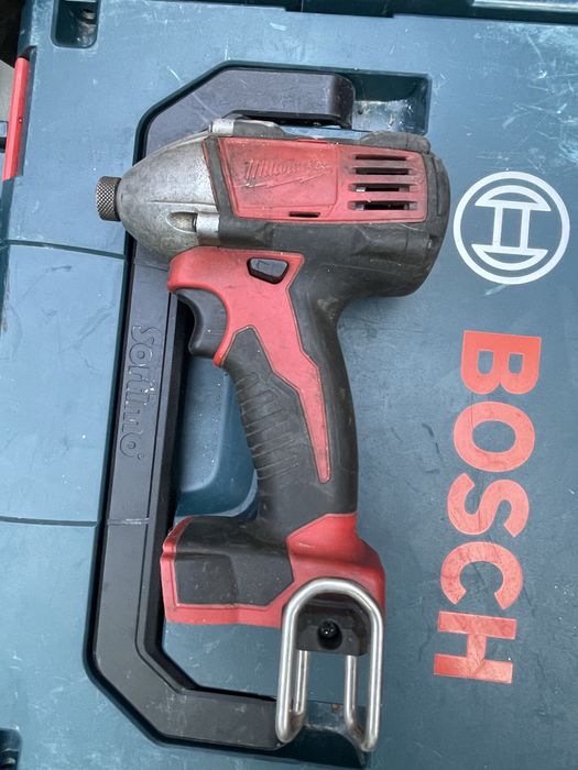 Bormasina Milwaukee 18V impact Acumulator