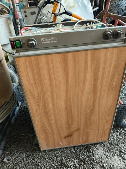 Vând Frigider Electrolux pentru rulotă