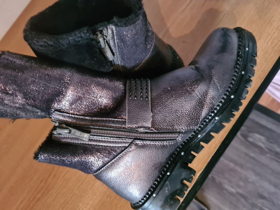 Vand bocanci fete mar 34 ca noi la 45 lei Timișoara