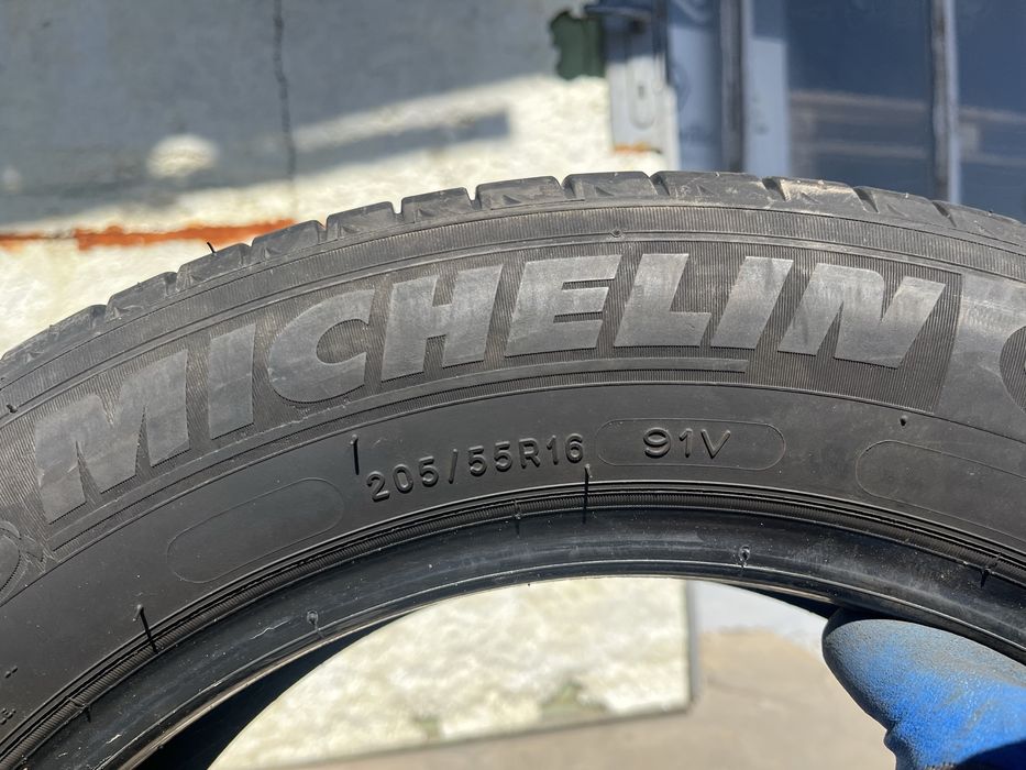 4 бр. летни гуми 205/55/16 Michelin DOT 2220 2x6 mm 2x4 mm