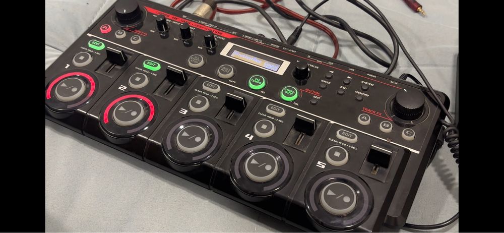BOSS RC-505 Loop Station — профессиональная луп-станция (настольная)