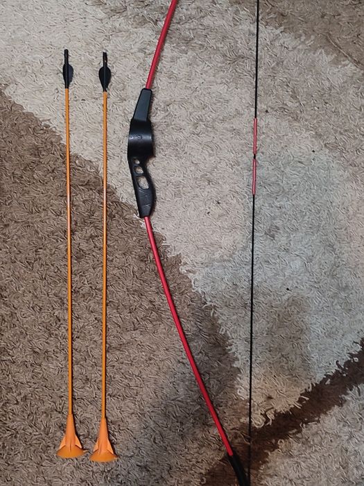 Set tir cu arcul – țintă Geologic + săgeți – stare foarte bună