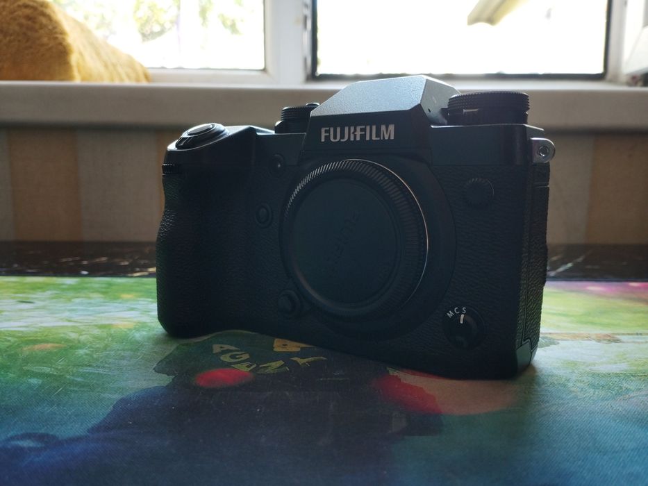 Fujifilm x h1 без зеркальный фотоаппарат.