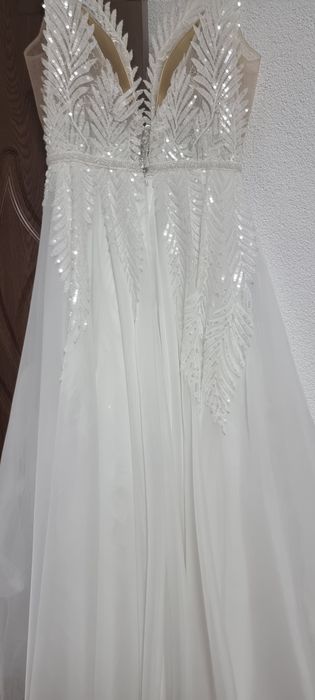 Продавам блческа рокля