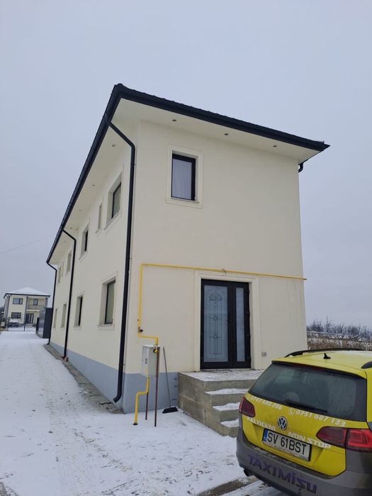 Se vinde casa la cheie !