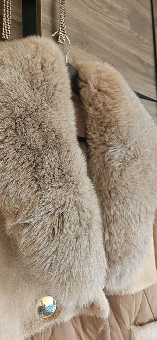 Палто от алкантара с яка от лисица