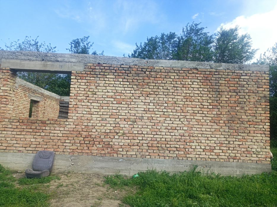 Продам дом , двухкомнатный+недостроенный 10*10