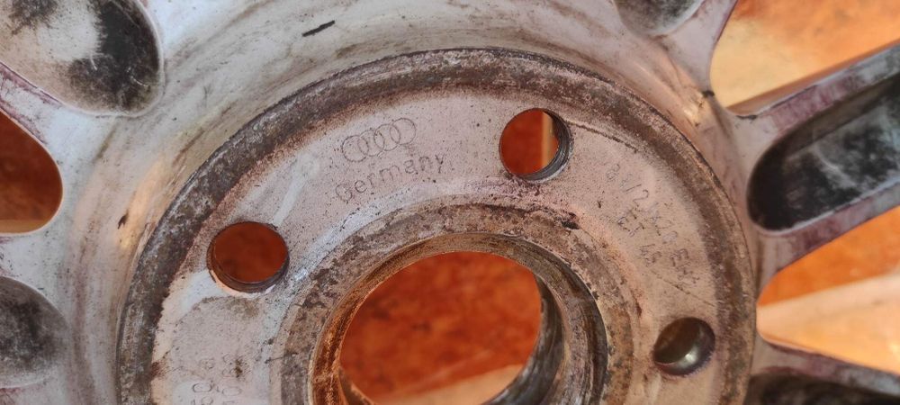 Джанта 20" Ауди 5х112 janta 20 5 112 audi

Продавам 1бр джанта от Ауди