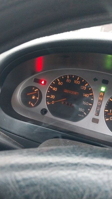 Продам тайоту карина