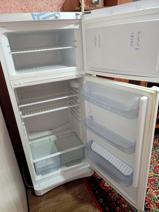 Продам холодильник Indesit, б/у. Самовывоз