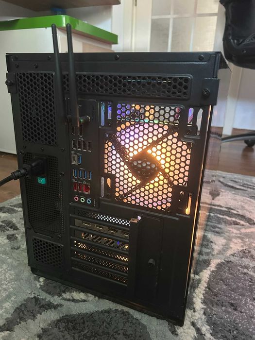 PC Gaming Ryzen 7 9800X3D | RX 9070 XT 16GB | 64GB DDR5 | 2TB NVMe | Garanție