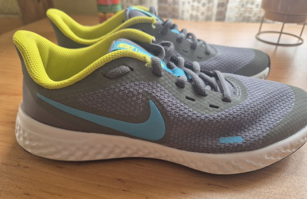 Дамски маратонки Nike revolution