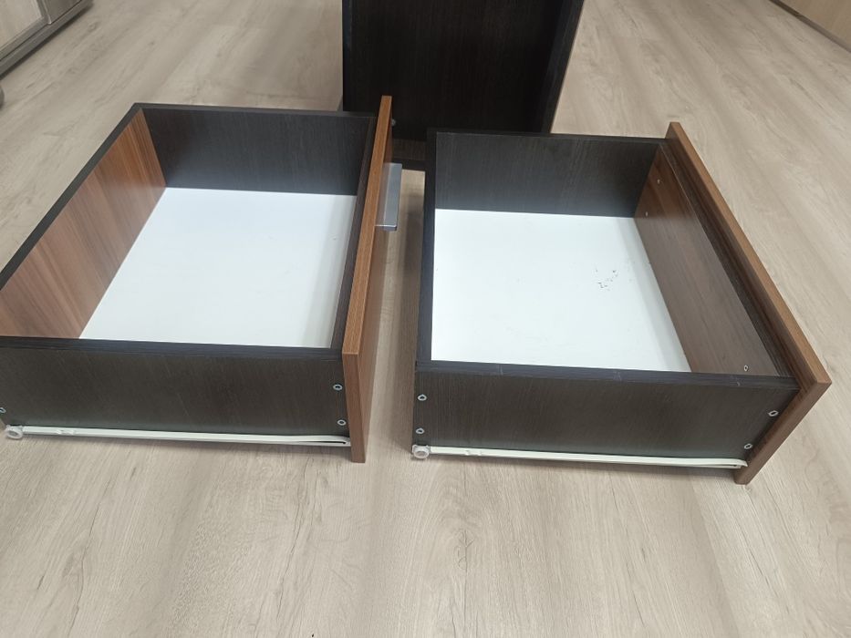 Стефани. Прикроватная тумба