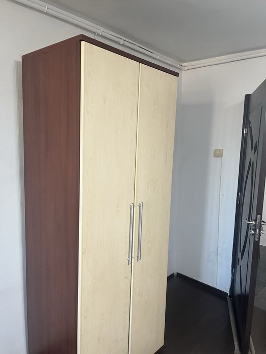 Dulap cu suport pentru umerase