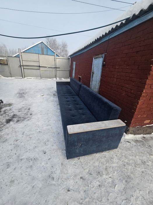 Продам диван  хорошым состояние