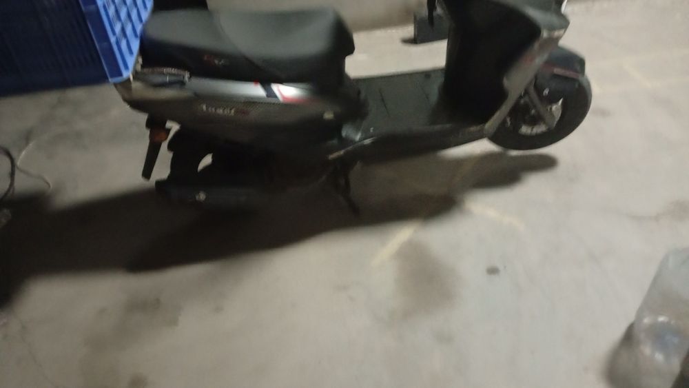 Скутер сотилади 150 сс