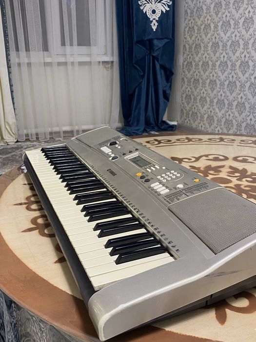 Yamaha psr e303 Синтезатор