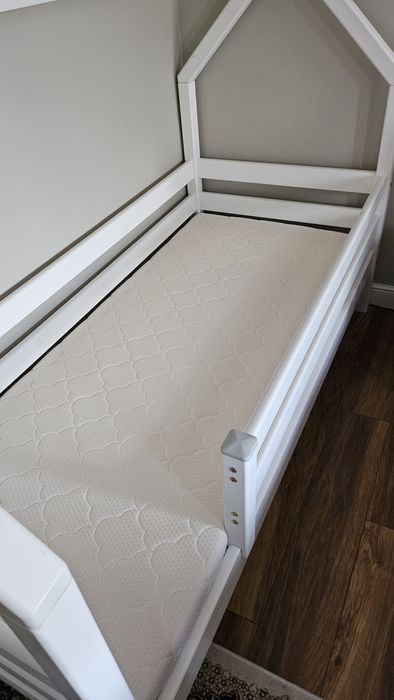 Кровать продам новая